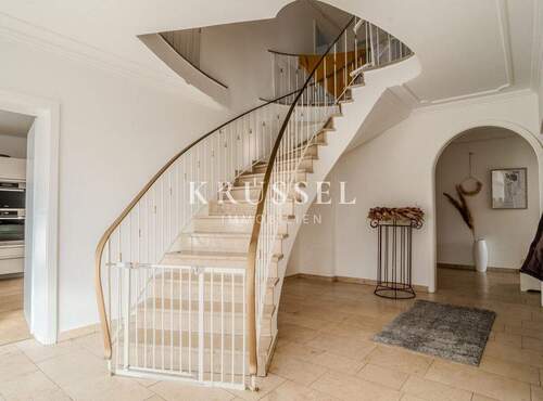 Der repräsentative Eingangsbereich... - Einfamilienhaus mit 240,00 m&sup2; in Lingen / Biene zum Kaufen