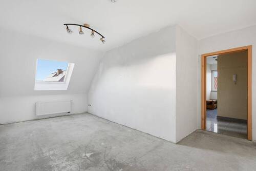 Schlafzimmer ohne Fußboden, perfekt zum neu verlegen nach eigenen Wünschen - 