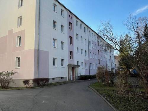 Außenbereich 2.jpg - FamilienWG-freundliche Wohnung mit 4 Zimmern in Zwickau-Moritzhöhe