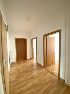 Bild 1 - Großzügige 3-Zimmer-Wohnung mit Balkon und Gartennutzung in Gera