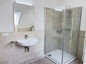 Grosses Duschbad im OG - 