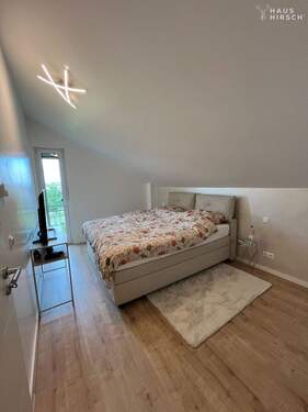 Rechte Seite: Zimmer 1 im OG… - 