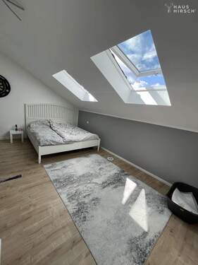 Rechte Seite: Zimmer 2 im OG - 