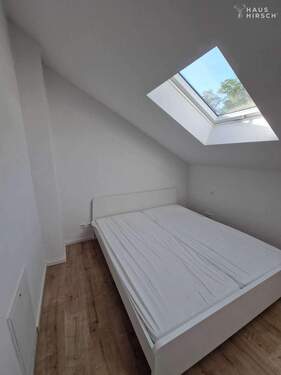 Linke Seite: Zimmer 2 im OG - 