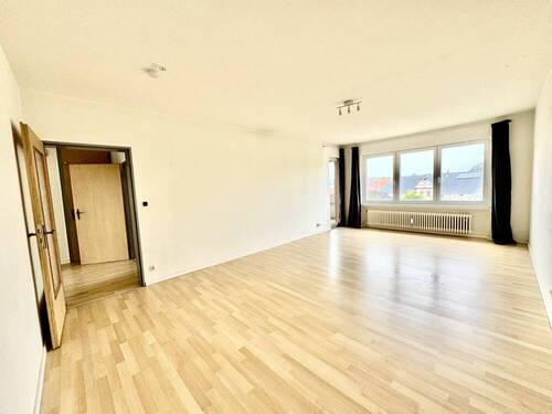 Großzügiges Wohnzimmer - 3 Zimmer Etagenwohnung in Embsen