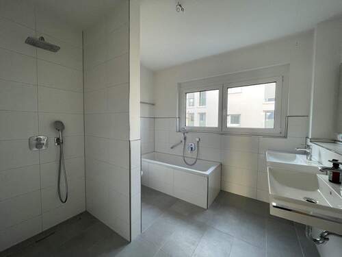 Bad mit Walk in Dusche - 