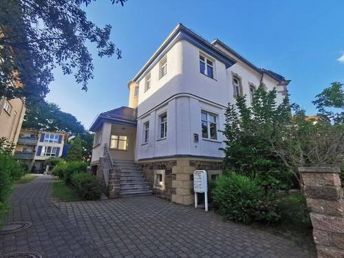 Hausansicht - Geräumige 1,5-Zimmer-Wohnung in Freiberg!