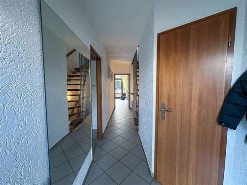 Flur Eingnang - Willkommen in Ihrem neuen Zuhause - einem Ort voller Licht, Wärme und Wohlgefühl.