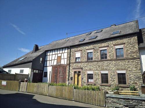 mit Scheune - Reihenendhaus mit 190,30 m&sup2; in Starkenburg zum Kaufen