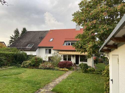 Hausansicht Gartenseite - Vermietetes 2-Familienhaus im Nürnberger Süden