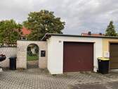 Garage mit Eingangstür - 