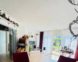 Wohn-Esszimmer mit Ausgang in den Garten und Terrasse - 