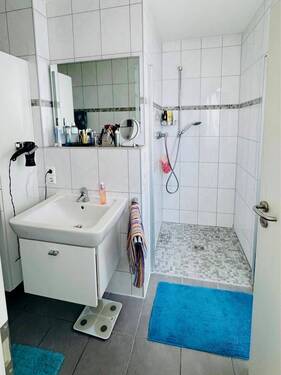 Bild 2 Elternbadezimmer EG mit ebenerdiger Dusche - 