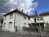 Bild1 - gepflegte 5-Zimmer-Wohnung mit Balkon und Garage in der Nähe von Lauda-Königshofen