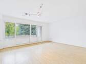 Wohnzimmer - Stadtleben mit Rückzugsort. Frisch renovierte 3-Zimmer-Wohnung mit Balkon in Köln-Weidenpesch