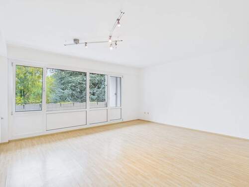 Wohnzimmer - Stadtleben mit Rückzugsort. Frisch renovierte 3-Zimmer-Wohnung mit Balkon in Köln-Weidenpesch