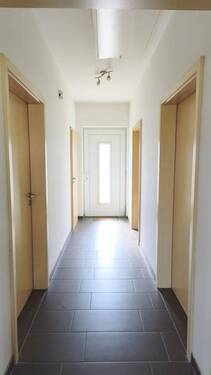 Flur - Etagenwohnung mit 65,00 m&sup2; in Saterland / Ramsloh zur Miete