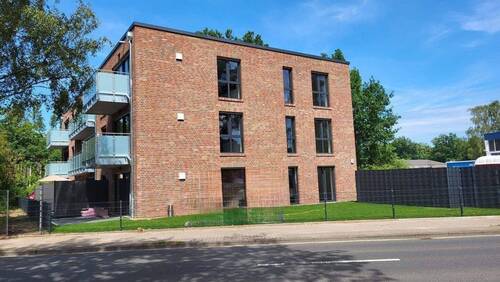 Hausansicht von der Strasse.jpg - 2 Zimmer - Terrassenwohnung - Barrierearm - Seniorengerecht mit Fahrstuhl in Kaltenkirchen