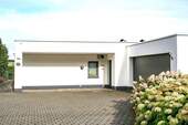 Eingang und Garage - 