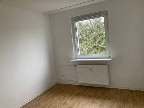 BEISPIELBILD: Zimmer mit pflegeleichten PVC-Bodenbelag in Holzoptik - Etagenwohnung mit 49,10 m&sup2; in Bad Vilbel zur Miete