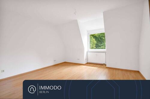 Schlafzimmer - ?? Seeblick in Parklage - Helle 2 Zimmer Dachgeschoss Wohnung mit Süd-West-Balkon