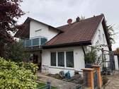 Hausansicht - Modernisiertes Dreifamilienhaus