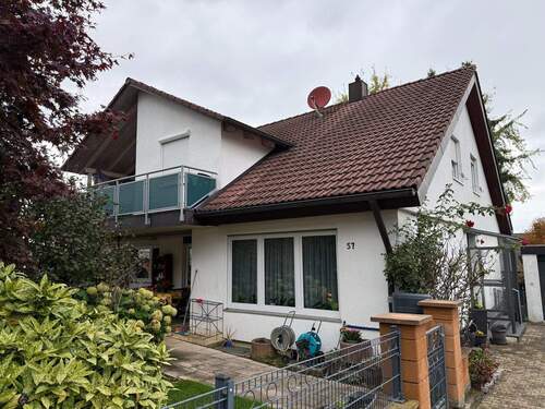 Hausansicht - Modernisiertes Dreifamilienhaus