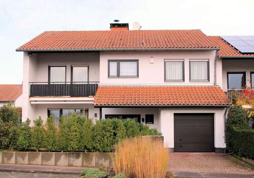 Südansicht Eingang - Sehr gepflegtes Einfamilien-Reihenendhaus in einer ruhigen und familienfreundlichen Lage