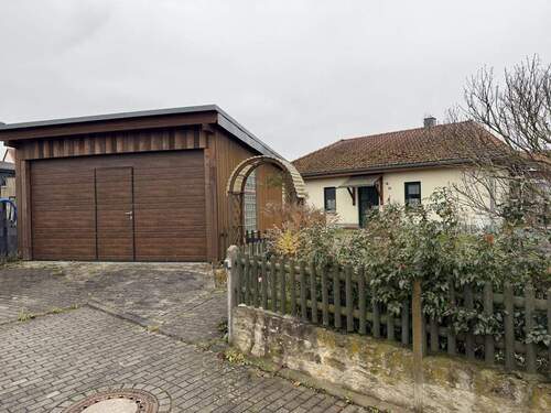 Garage - 3 Zimmer Einfamilienhaus zum Kaufen in Silbitz