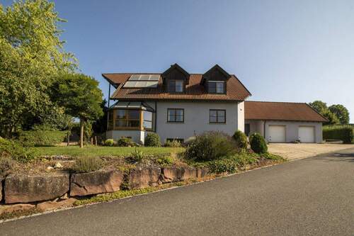 Außenansicht - Platz für die ganze Familie - mit Pool!