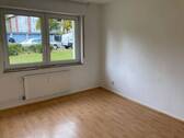 Schlafzimmer mit PVC-Bodenbelag in Holzoptik - 