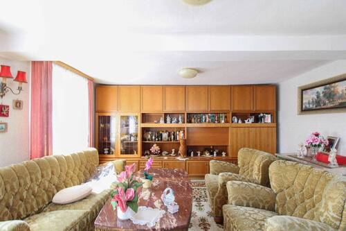 Wohnzimmer EG - 7 Zimmer Reihenmittelhaus zum Kaufen in Schenklengsfeld