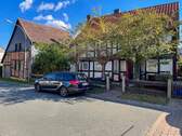 Straßenansicht - Haus mit Charakter - Raum für Ideen
