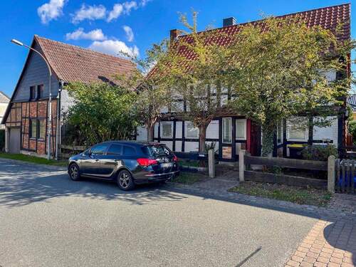 Straßenansicht - Haus mit Charakter - Raum für Ideen