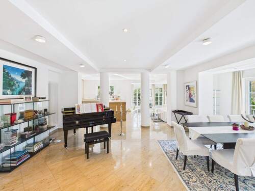 Gemütlicher Wohnbereich - 9 Zimmer Einfamilienhaus zum Kaufen in Wiesbaden