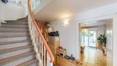 EG-Haus-Nr. 2 - Flur mit Treppe - 