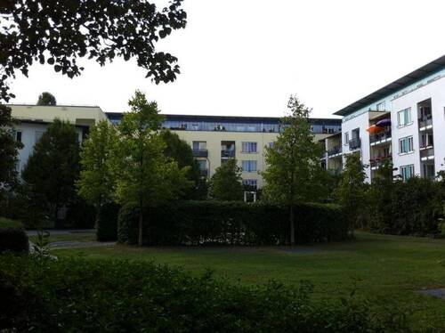 Wohnhaus (Rückseite) - 2 Zimmer Etagenwohnung zum Kaufen in Schönefeld