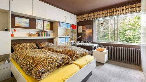 1. OG Schlafzimmer 1 - 