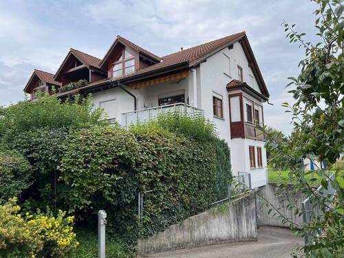 Mit Tiefgarage und Außenstellplatz - 