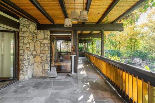 Sitzecke außen und Laubengang - 