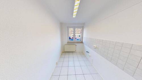 Teeküche - Große Büro- oder Praxisfläche in Bernsdorfer Wohngebiet