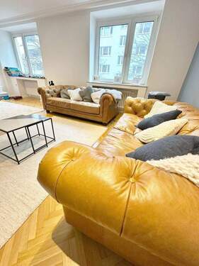 Wohnzimmer - 5 Zimmer Etagenwohnung zum Kaufen in DÜSSELDORF