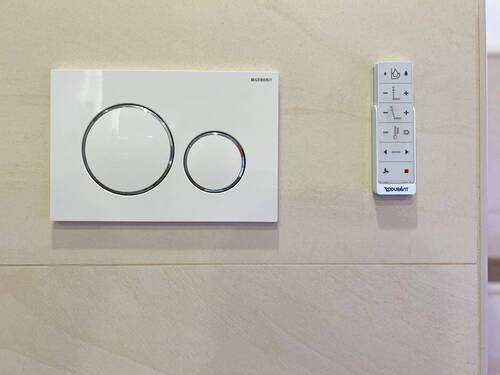 Modernes Dusch-WC - 