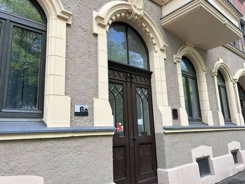 Hauseingang - Etagenwohnung mit 69,00 m&sup2; in Zwickau zur Miete