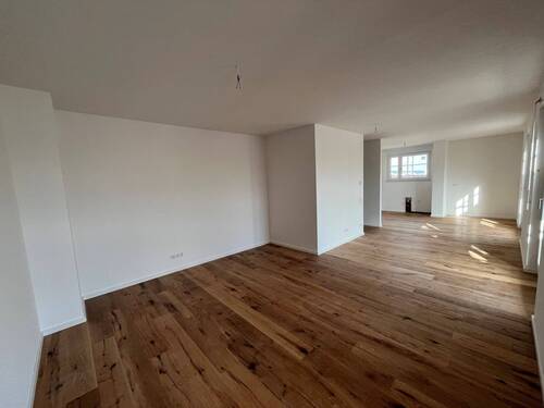 Wohnen/Essen/Küche - 4 Zimmer Etagenwohnung in Köngen