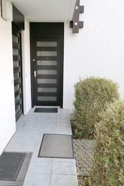 02-eigener-Eingang - 2 Zimmer Etagenwohnung zum Kaufen in Bad Tölz