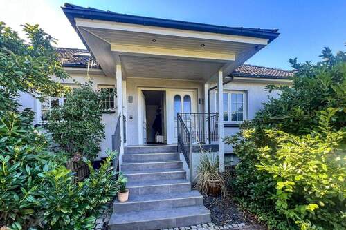  Hauseingang- ein Blickfang - 5 Zimmer Einfamilienhaus zum Kaufen in Rellingen