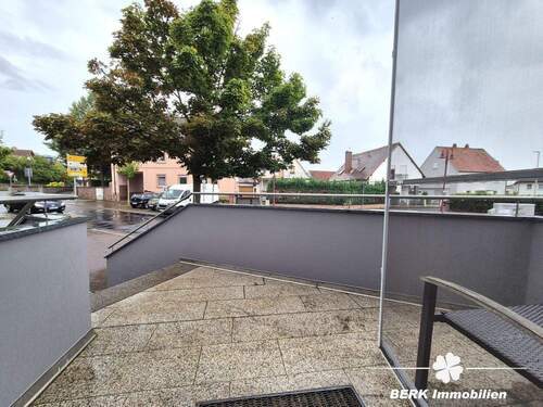 kleine Terrasse/Treppenabgang - 