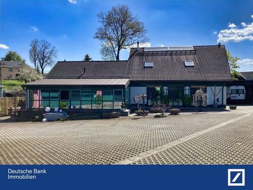 Hausansicht - Attraktives Mehrzweckhaus mit modernem Komfort !