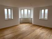 helles Wohnzimmer - Etagenwohnung mit 82,00 m&sup2; in Zwickau zur Miete